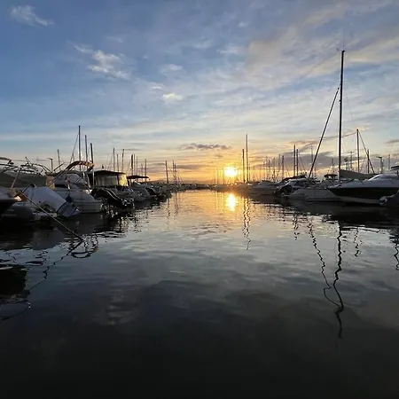 Appartamento Le Diamant Vue Grandiose Sur Port Et Mer, Piscine Privee *